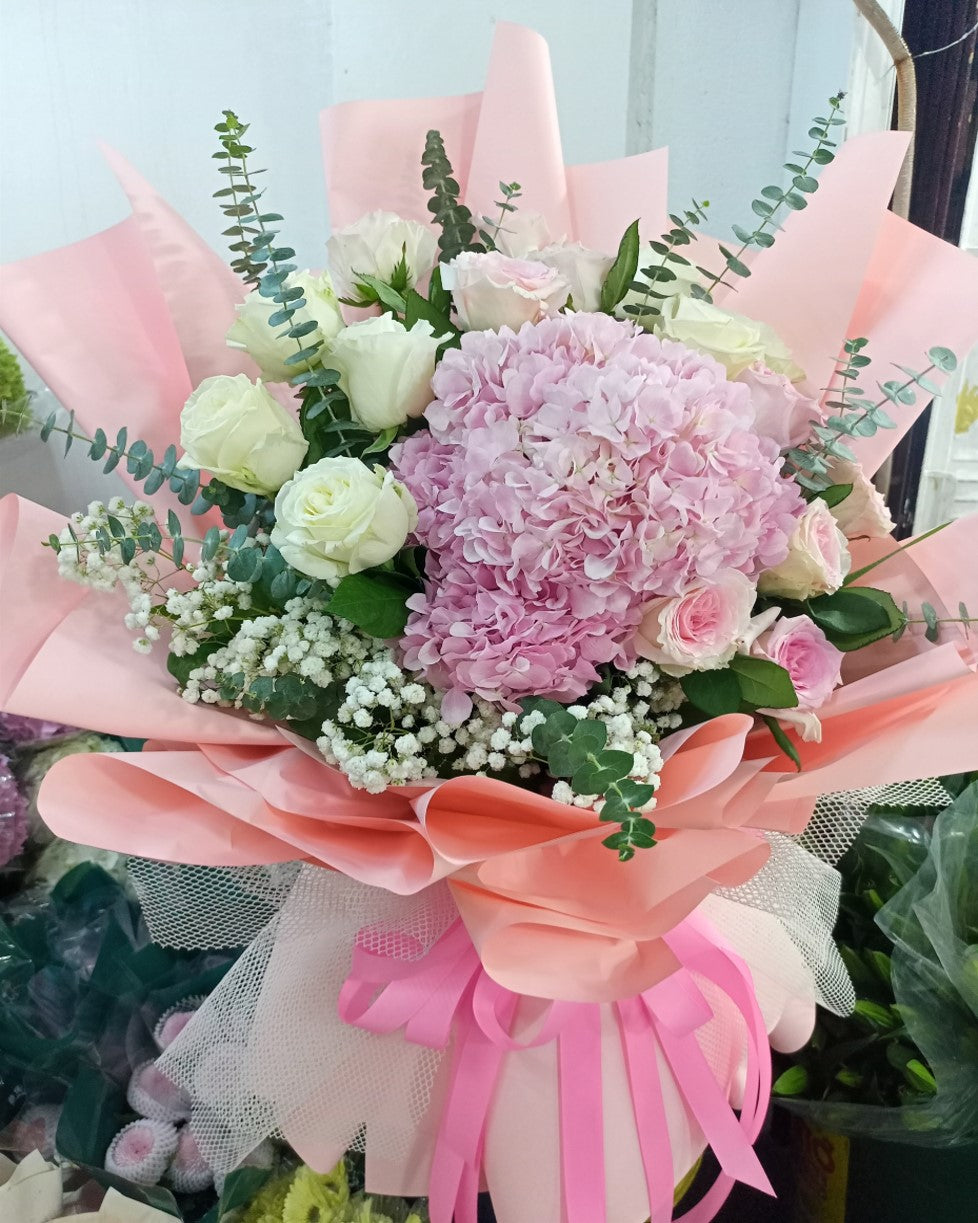 Pink Hydrangea & 12 Ecuadorian Roses BO – 30