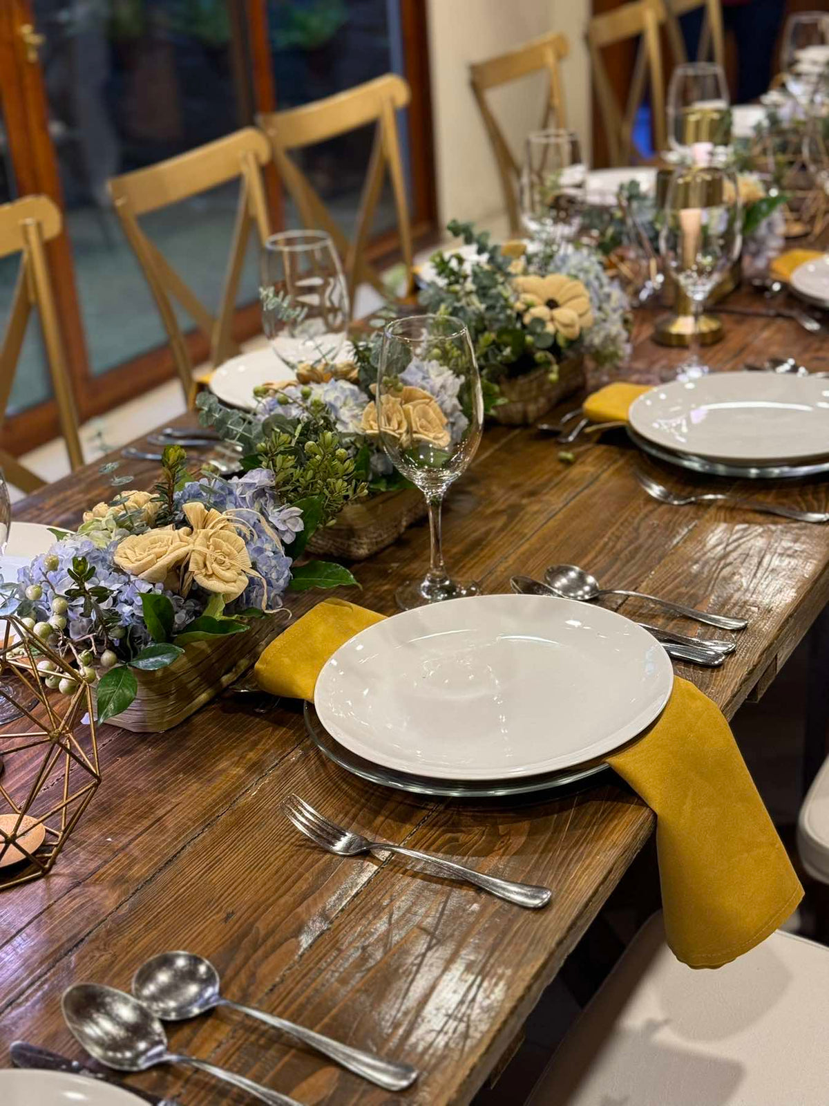 Hydrangea and Corn Husk Centerpiece -C1