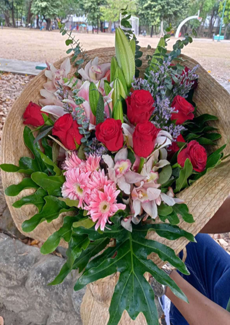 Cymbidium, Gerbera, Stargazer, & Roses Bouquet MB-04